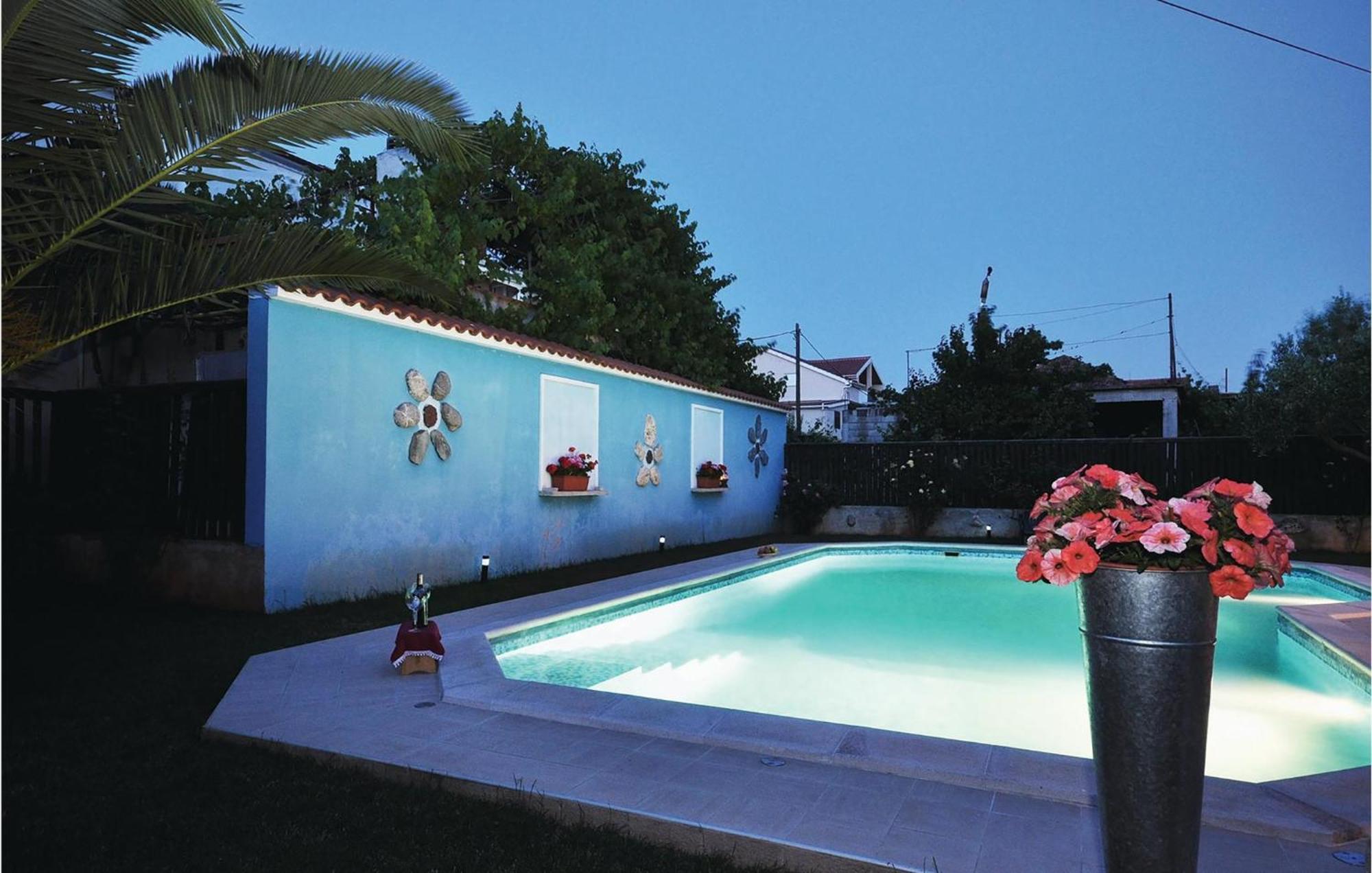 2 Bedroom Beautiful In Apartment Zadar