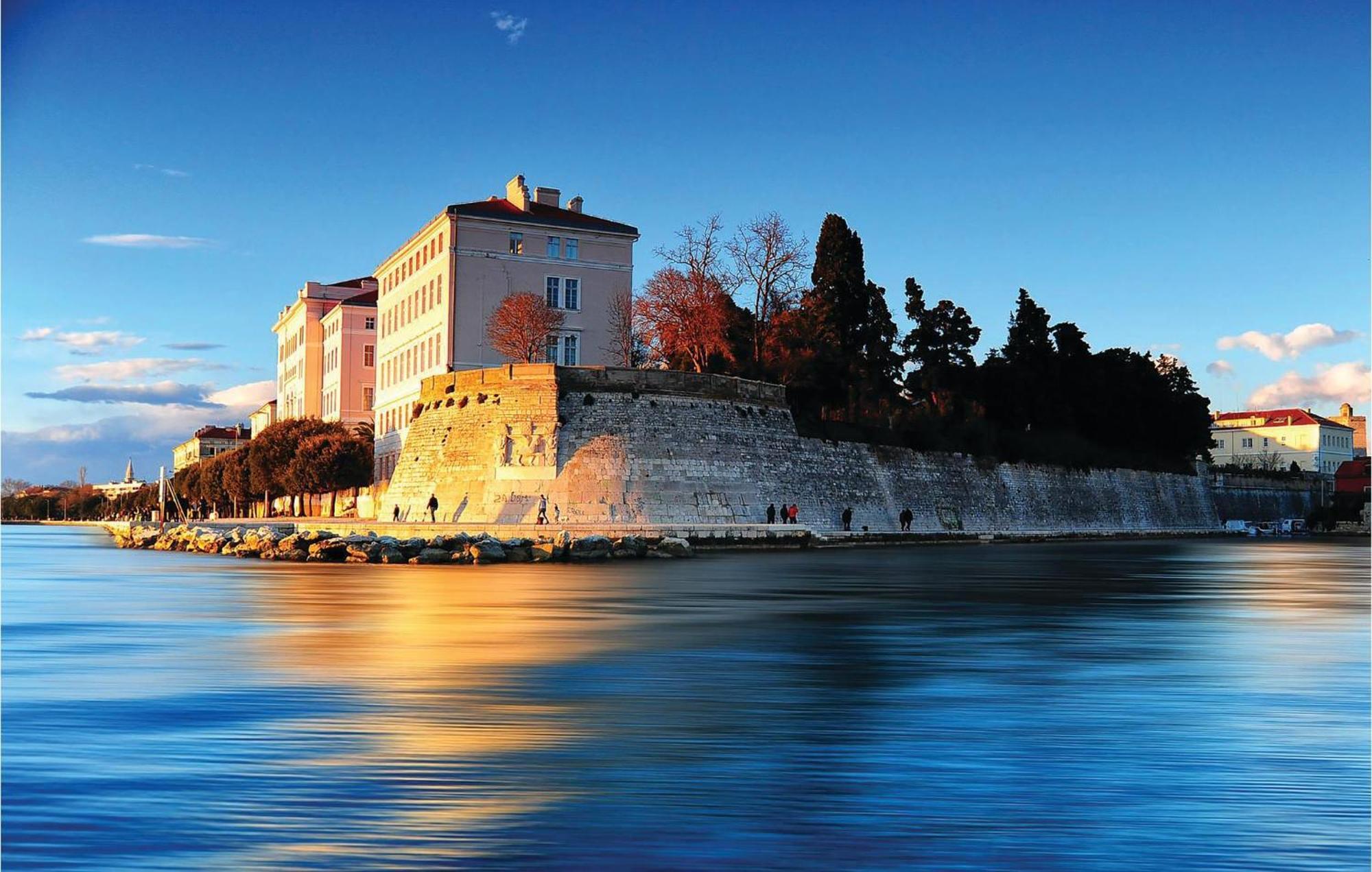 2 Bedroom Beautiful In Appartement Zadar