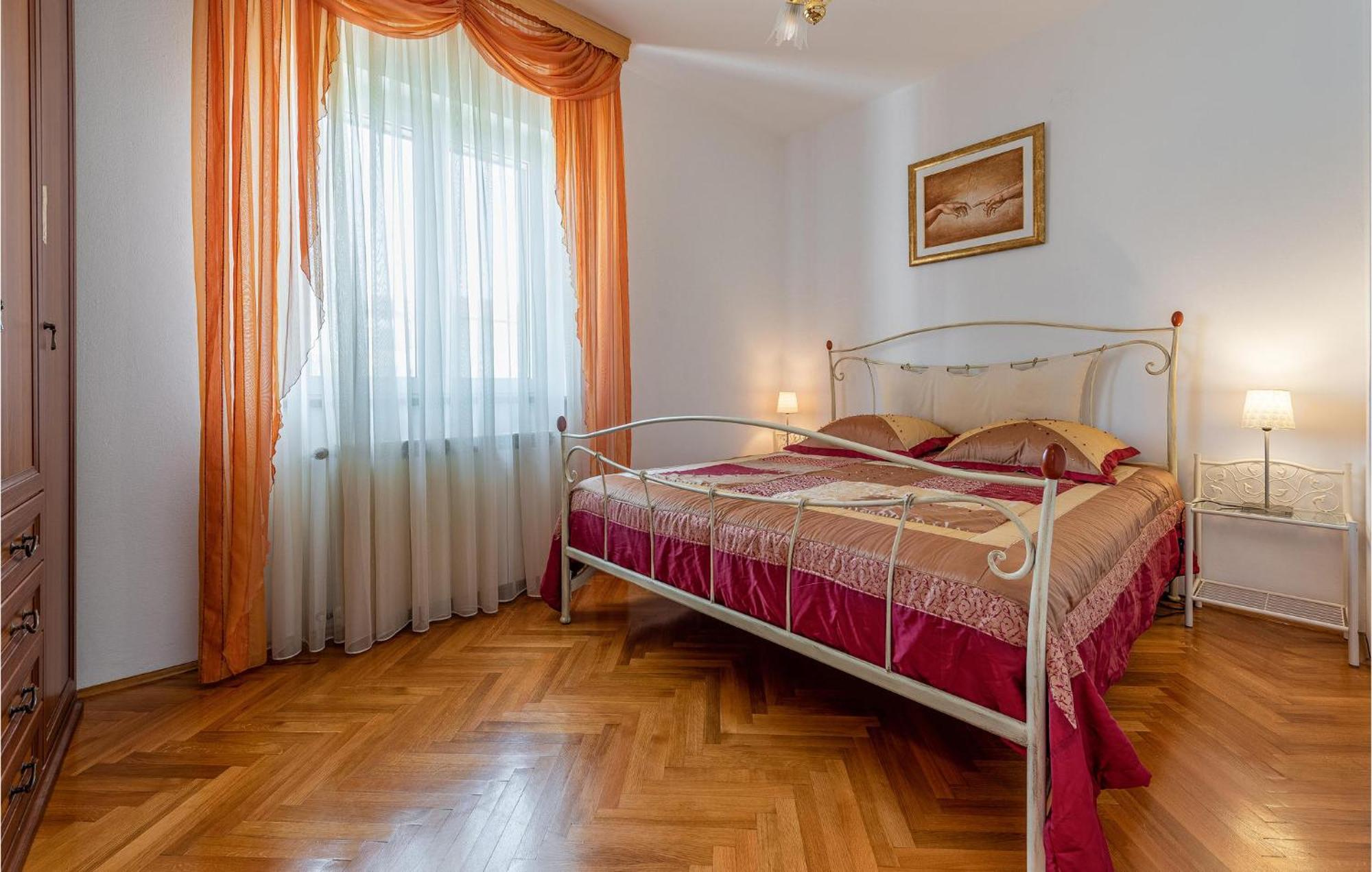 2 Bedroom Beautiful In Appartement