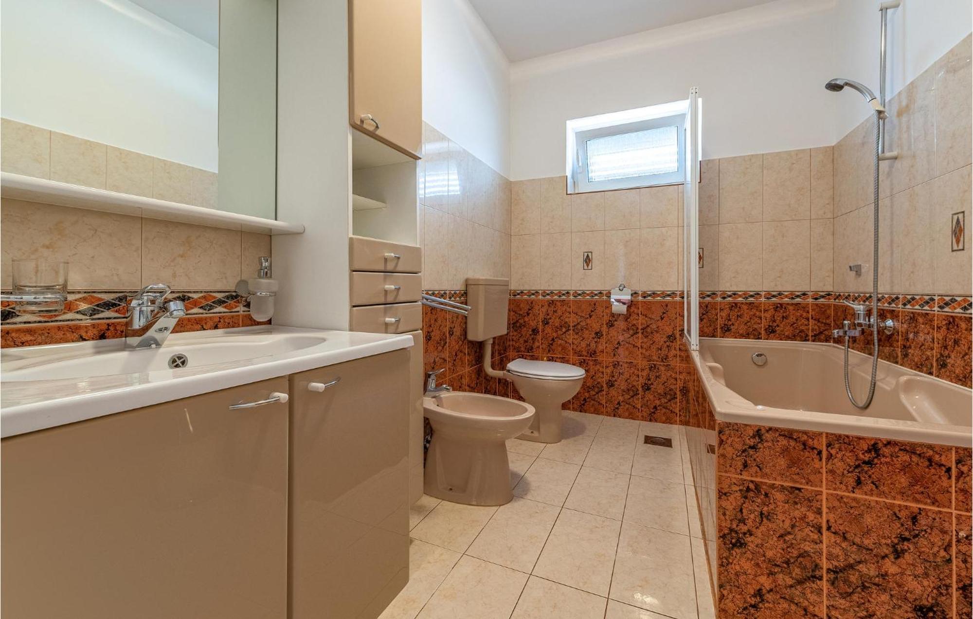 2 Bedroom Beautiful In Appartement *