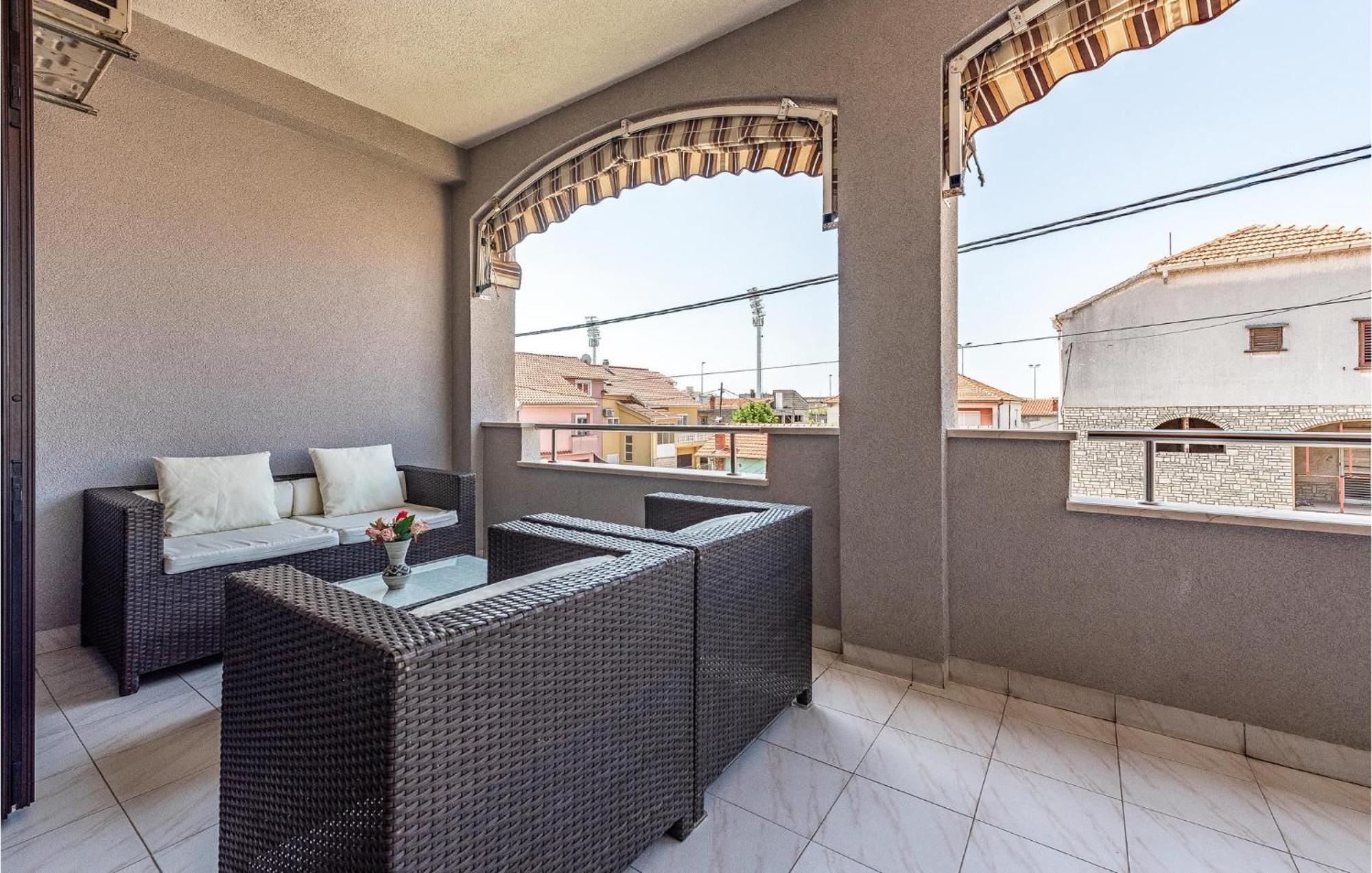 2 Bedroom Beautiful In Appartement Zadar