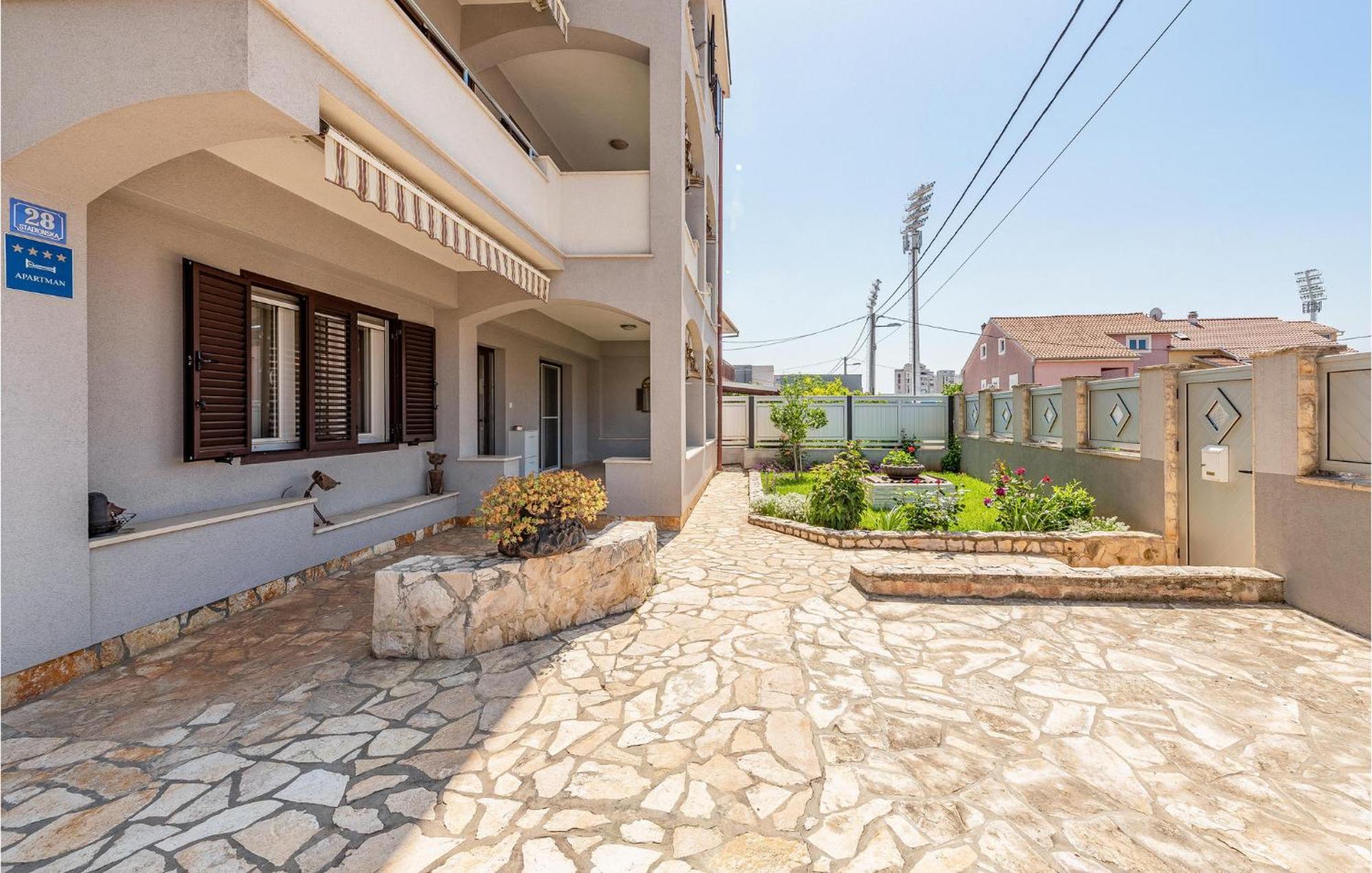 2 Bedroom Beautiful In Appartement Zadar