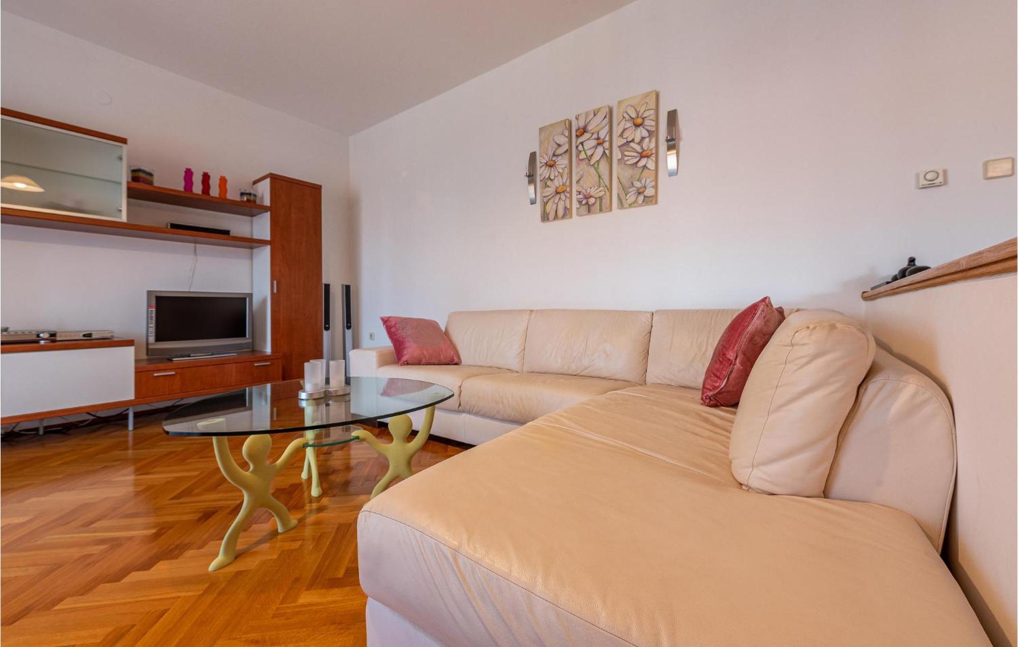 2 Bedroom Beautiful In Zadar