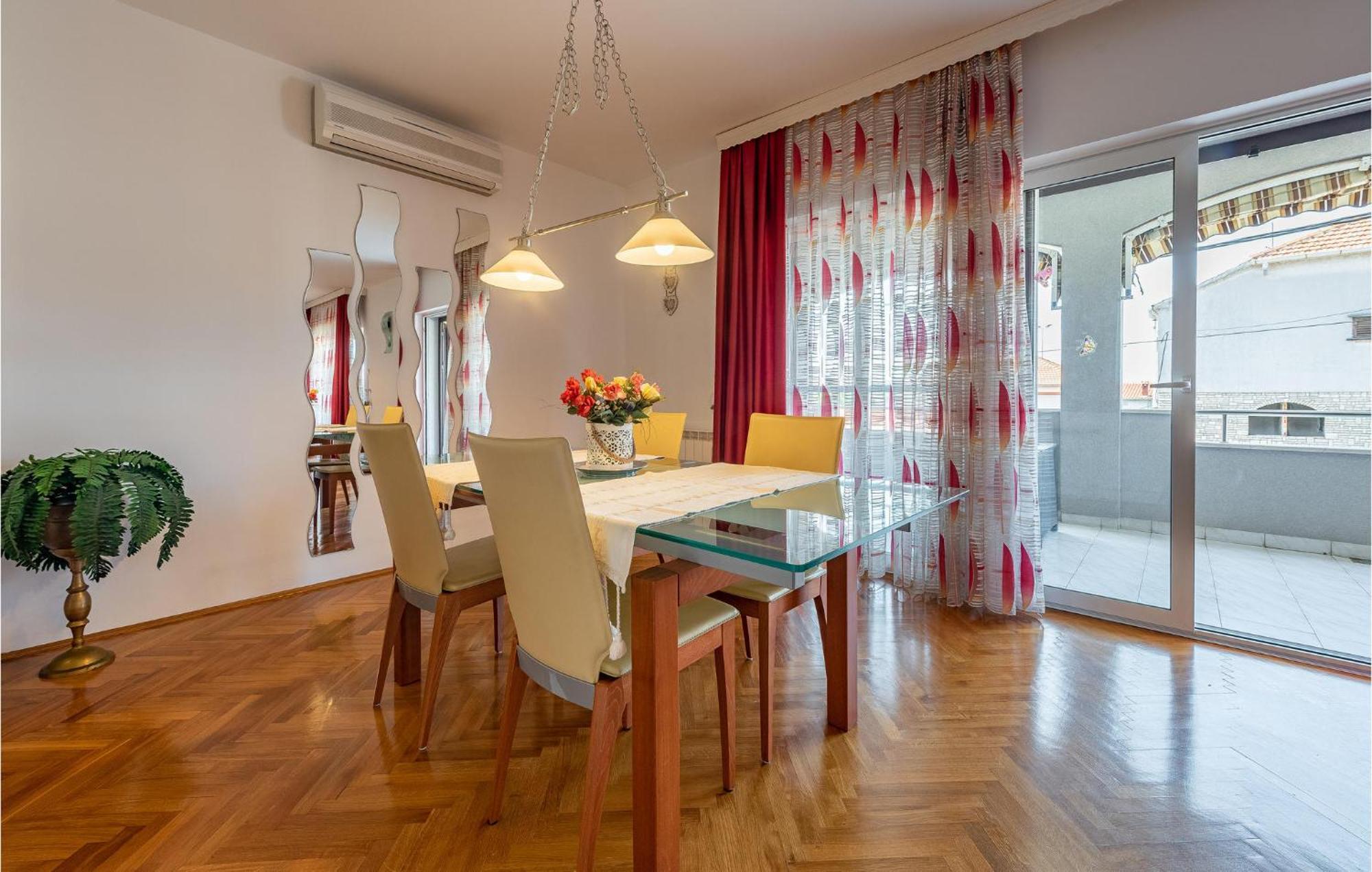 2 Bedroom Beautiful In Appartement Zadar