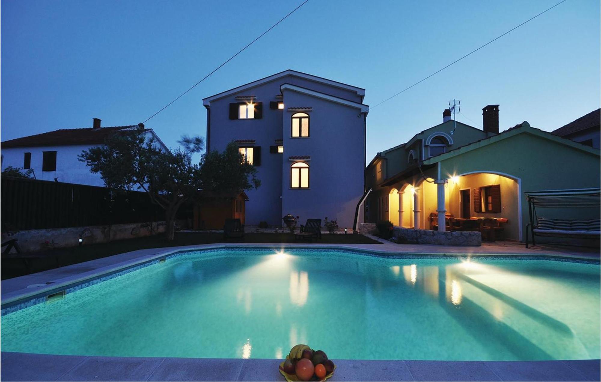 Appartement 2 Bedroom Beautiful In *