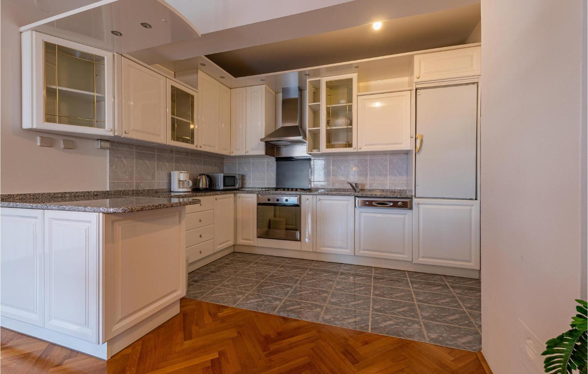 2 Bedroom Beautiful In *
